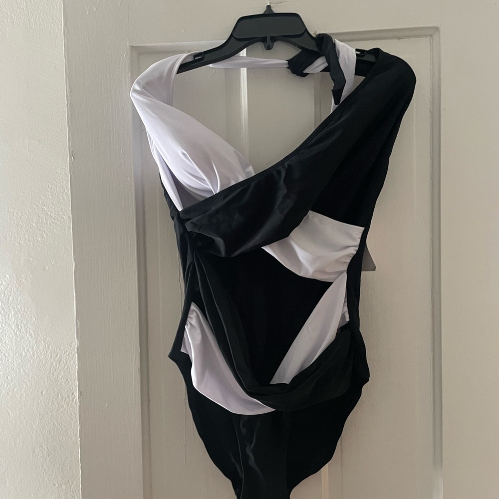 Meet Curve Plus Size One Piece Bathing Suit Summer Fashion Black And White XL - Picture 3 of 7